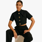 Kort Metallskjorte – Glitrende og Moderne Statement