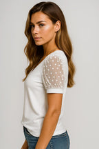 Elegant T-shirt – Puffærmer og Flatterende V-hals i Blød Bomuldsblanding