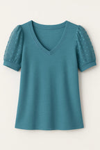 Elegant T-shirt – Puffærmer og Flatterende V-hals i Blød Bomuldsblanding